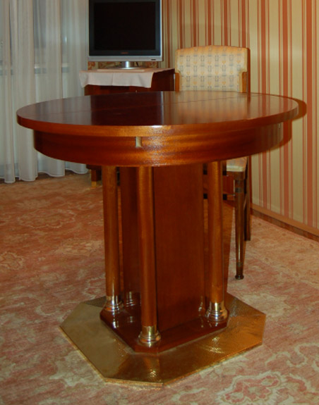 Runder Tisch T8 - detail